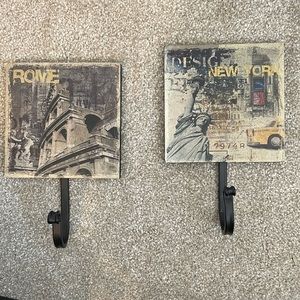 2 Wall hangers / coat hooks